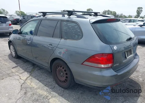 2013 Volkswagen Jetta Sportwagen 2.5L S z USA, uszkodzony, nr VIN 3VWPP7AJ7DM693966